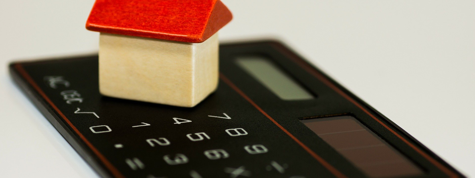 Caixa não subirá taxas do crédito imobiliário tão cedo e lançará megaoperação de microcrédito